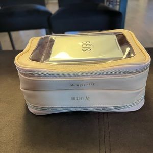 BÉIS on the Go essentials case. $28. Retail $48